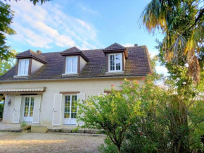 Gîte d'Elvire Maison chaleureuse avec jacuzzi privatif et parc arboré